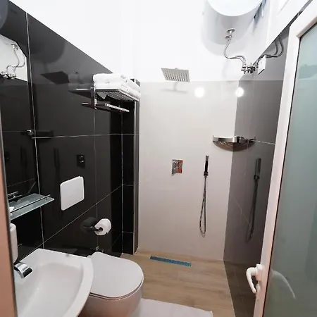 Sr99 Ξενοδοχείο Τίρανα