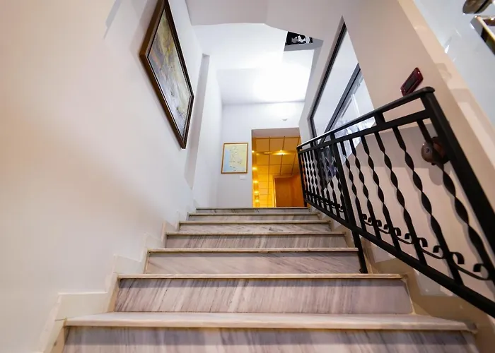 Sr99 فندق تيرانا