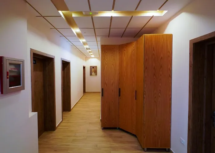 Sr99 3* تيرانا